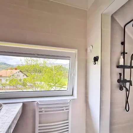 Deerwood-sky Attic With Castle View-no Kitchen Appartement Bled