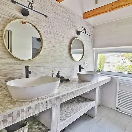 Deerwood-sky Attic With Castle View-no Kitchen Apartment Bled
