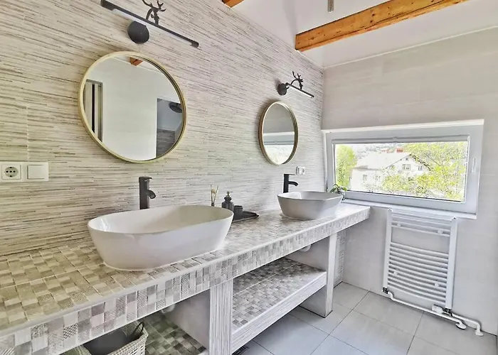 Deerwood-sky Attic With Castle View-no Kitchen Apartma Bled