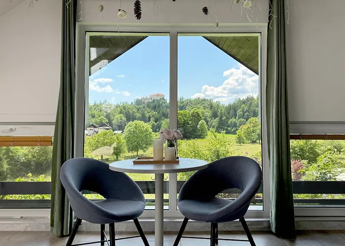 Deerwood-sky Attic With Castle View-no Kitchen Bled